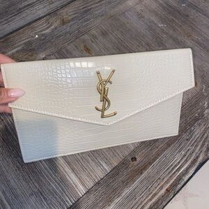 Perfect clutch/ cross body